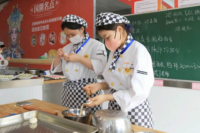 水塔杯第七屆中國新東方烹飪職業技能大賽·寧夏區域選拔賽在寧夏
